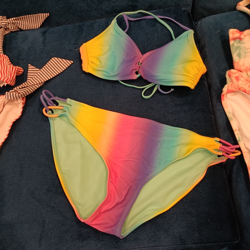 Bathing suits - Picture 3 of 7